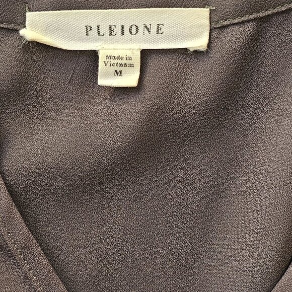 Pleione V-Neck Pleated Back Blouse Womens M Olive Green Polyester Curved Hem - Picture 5 of 8
